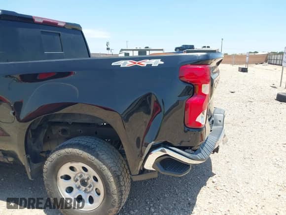 2019 Chevrolet Silverado 1500 LT with VIN 3GCUYDED2KG114982, listed as a IAAI auction lot 42673995 with 125,562 mi miles and . Bid and sale history available at DreamBid. Image 17.