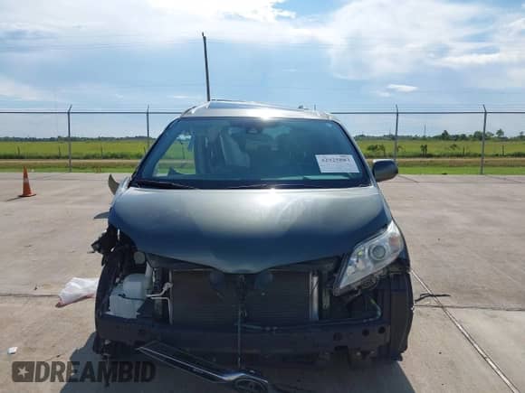 2019 Toyota Sienna XLE Auto Access Seat with VIN 5TDYZ3DC1KS008414, listed as a IAAI auction lot 42925883 with 57,516 mi miles and . Bid and sale history available at DreamBid. Image 12.