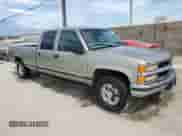 2000 Chevrolet Silverado 3500 with VIN 1GCGC33RXYF421587, listed as a Copart auction lot 81269875 with 330,642 mi miles and Clean title. Bid and sale history available at DreamBid. Image 4.