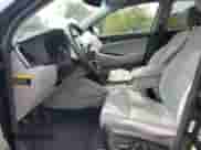 2017 Hyundai Tucson Value z VIN KM8J3CA29HU581124, wystawiony jako Copart lot #71678465 z przebiegiem 73 004 mil mil oraz Szkoda całkowita • Salvage title. Historia ofert i sprzedaży dostępna na DreamBid. Obrazek 7.