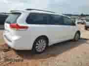 2013 Toyota Sienna XLE с VIN 5TDDK3DC5DS070856, выставлен на аукционе Copart как лот 80493635 с пробегом 140 471 миль миль и Списание • Salvage title. История ставок и продаж доступна на DreamBid. Изображение 3.