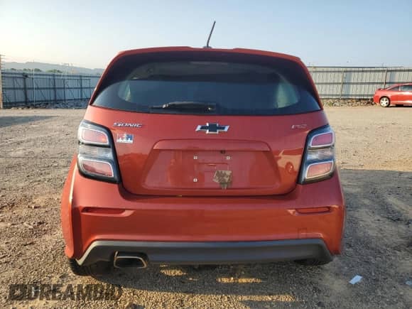 2020 Chevrolet Sonic LT с VIN 1G1JD6SB2L4122276, выставлен на аукционе Copart как лот 62630235 с пробегом 58 724 миль миль и Списание • Salvage title. История ставок и продаж доступна на DreamBid. Изображение 6.