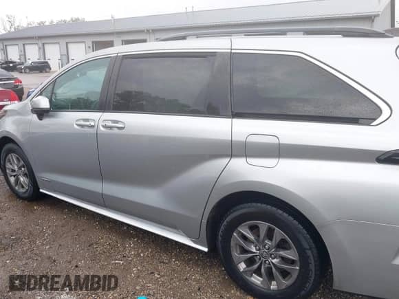 2021 Toyota Sienna LE with VIN 5TDBSKFC6MS020739, listed as a IAAI auction lot 42680138 with 162,547 mi miles and . Bid and sale history available at DreamBid. Image 14.