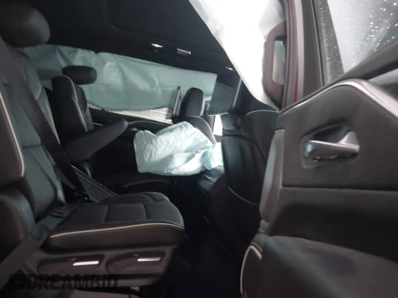 2023 Cadillac Escalade 4WD Sport z VIN 1GYS4FKLXPR327898, wystawiony jako IAAI lot #41420214 z przebiegiem 11 960 mil mil oraz . Historia ofert i sprzedaży dostępna na DreamBid. Obrazek 8.