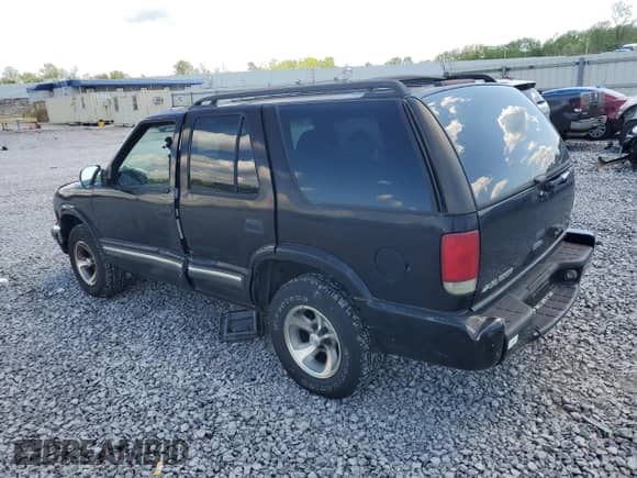 2000 Chevrolet Blazer LS z VIN 1GNCS13W3Y2297205, wystawiony jako Copart lot #52946885 z przebiegiem 204 232 mil mil oraz Szkoda całkowita • Salvage title. Historia ofert i sprzedaży dostępna na DreamBid. Obrazek 2.
