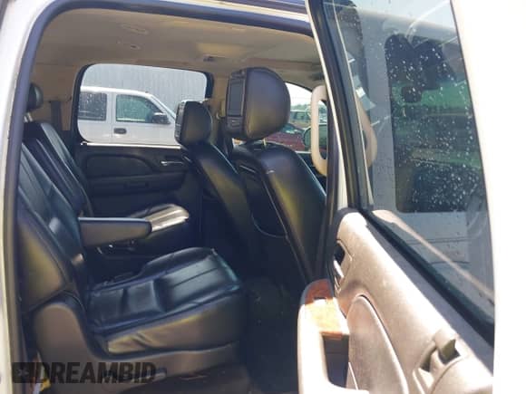 2007 Chevrolet Suburban LT с VIN 3GNFK16397G115382, выставлен на аукционе IAAI как лот 42717724 с пробегом 263 508 миль миль и . История ставок и продаж доступна на DreamBid. Изображение 8.