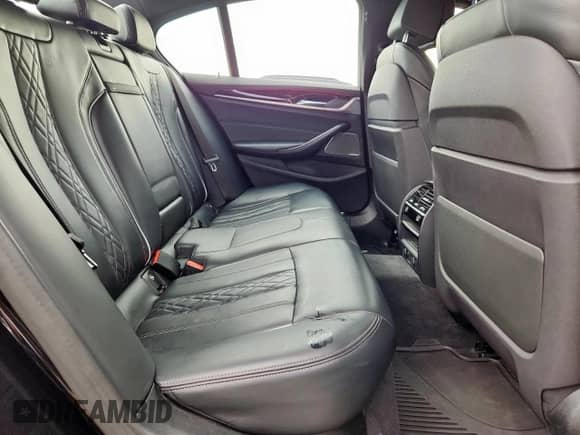 2018 BMW 5 Series 530i xDrive z VIN WBAJA7C5XJWC76654, wystawiony jako Copart lot #69140585 z przebiegiem 84 242 mil mil oraz Szkoda całkowita • Salvage title. Historia ofert i sprzedaży dostępna na DreamBid. Obrazek 10.