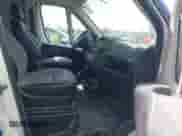 2016 Ram ProMaster Cargo z VIN 3C6TRVCG3GE105651, wystawiony jako IAAI lot #42526039 z przebiegiem 140 739 mil mil oraz . Historia ofert i sprzedaży dostępna na DreamBid. Obrazek 5.