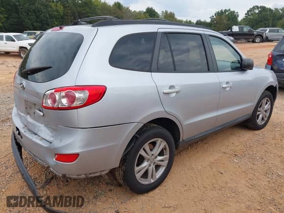 2010 Hyundai Santa Fe GLS with VIN 5NMSG3AB0AH399368, listed as a IAAI auction lot 43305243 with 300,926 mi miles and . Bid and sale history available at DreamBid. Image 4.