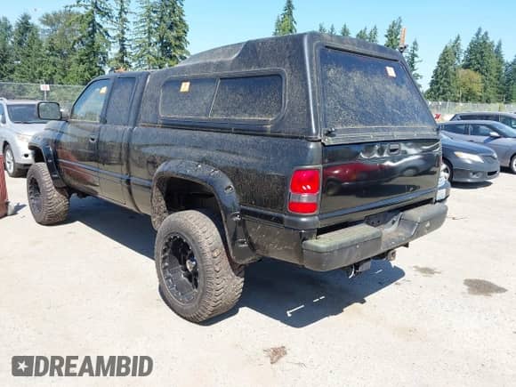 2002 Dodge 2500 with VIN 3B7KF23682M230243, listed as a IAAI auction lot 42695583 with 302,233 mi miles and . Bid and sale history available at DreamBid. Image 3.