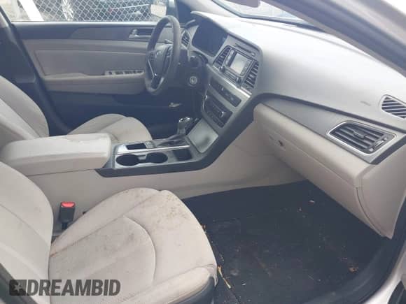 2015 Hyundai Sonata SE z VIN 5NPE24AF1FH246688, wystawiony jako IAAI lot #42634545 z przebiegiem 142 745 mil mil oraz . Historia ofert i sprzedaży dostępna na DreamBid. Obrazek 5.