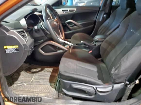 2016 Hyundai Veloster z VIN KMHTC6AD9GU290259, wystawiony jako Copart lot #71255265 z przebiegiem 134 088 mil mil oraz Czysty tytuł • Clean title. Historia ofert i sprzedaży dostępna na DreamBid. Obrazek 7.