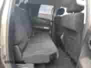 2010 Toyota Tundra z VIN 5TFUW5F14AX154863, wystawiony jako Copart lot #82337505 z przebiegiem 140 014 mil mil oraz Szkoda całkowita • Salvage title. Historia ofert i sprzedaży dostępna na DreamBid. Obrazek 10.