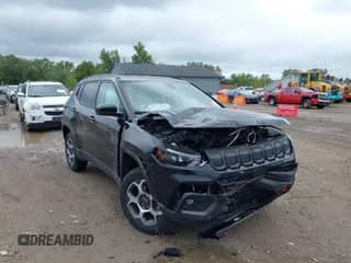 2022 Jeep Compass Trailhawk z VIN 3C4NJDDB2NT233197, wystawiony jako IAAI lot #43040876 z przebiegiem 14 035 mil mil oraz . Historia ofert i sprzedaży dostępna na DreamBid. Obrazek 1.