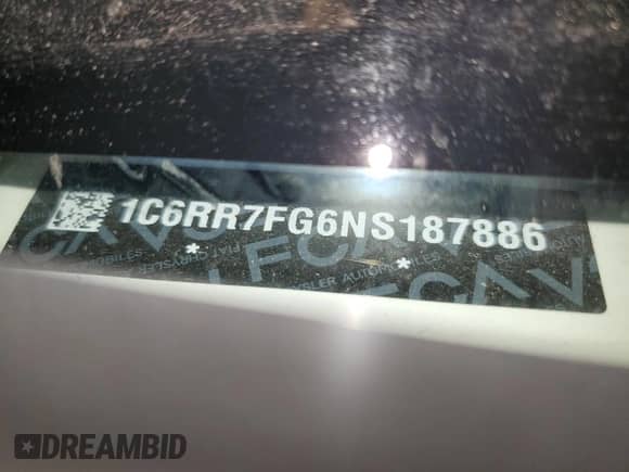 2022 Ram 1500 Tradesman z VIN 1C6RR7FG6NS187886, wystawiony jako Copart lot #59034085 z przebiegiem 42 012 mil mil oraz Szkoda całkowita • Salvage title. Historia ofert i sprzedaży dostępna na DreamBid. Obrazek 12.