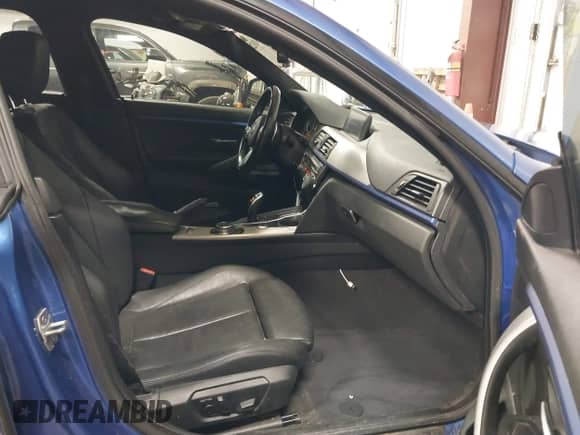 2015 BMW 4 Series 435i xDrive z VIN WBA4B3C52FD670264, wystawiony jako IAAI lot #41391128 z przebiegiem 106 051 mil mil oraz . Historia ofert i sprzedaży dostępna na DreamBid. Obrazek 5.