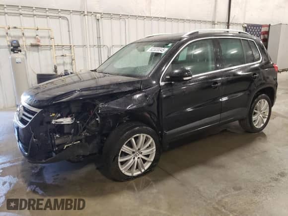 2011 Volkswagen Tiguan S с VIN WVGBV7AX9BW555801, выставлен на аукционе Copart как лот 82320045 с пробегом 169 337 миль миль и Списание • Salvage title. История ставок и продаж доступна на DreamBid. Изображение 1.