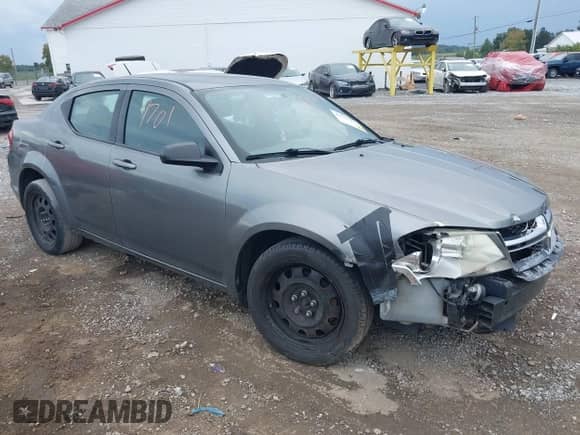 2013 Dodge Avenger SE z VIN 1C3CDZAB7DN654061, wystawiony jako IAAI lot #43149701 z przebiegiem 145 190 mil mil oraz . Historia ofert i sprzedaży dostępna na DreamBid. Obrazek 1.