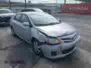 2011 Toyota Corolla S с VIN 2T1BU4EEXBC733657, выставлен на аукционе IAAI как лот 43345520 с пробегом 131 675 миль миль и . История ставок и продаж доступна на DreamBid. Изображение 1.