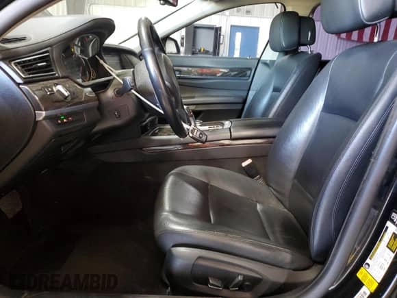2015 BMW 7 Series 740Li z VIN WBAYE4C52FD946795, wystawiony jako Copart lot #87082185 z przebiegiem 153 759 mil mil oraz Czysty tytuł • Clean title. Historia ofert i sprzedaży dostępna na DreamBid. Obrazek 7.