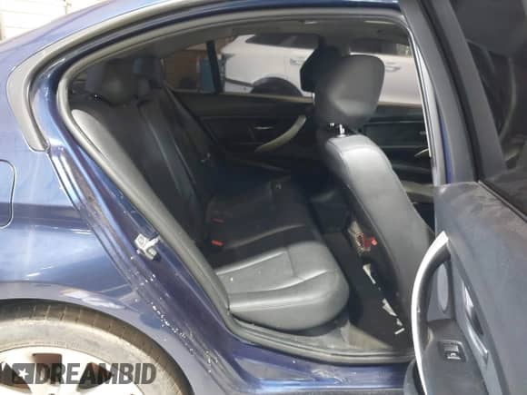 2018 BMW 3 Series 320i xDrive z VIN WBA8A3C57JA499543, wystawiony jako IAAI lot #43032701 z przebiegiem 221 751 mil mil oraz . Historia ofert i sprzedaży dostępna na DreamBid. Obrazek 8.