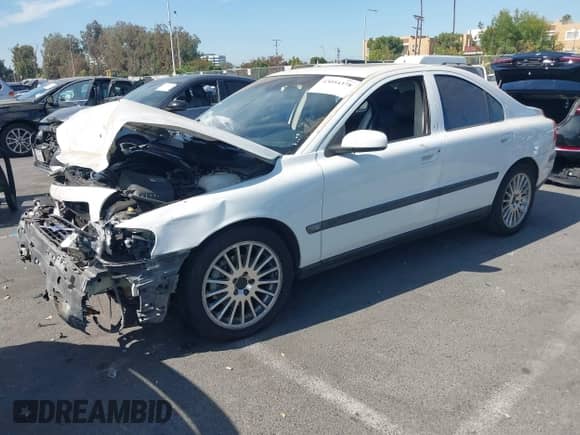 2004 Volvo S60 с VIN YV1RS59VX42392874, выставлен на аукционе IAAI как лот 43054378 с пробегом Не указан миль и . История ставок и продаж доступна на DreamBid. Изображение 17.