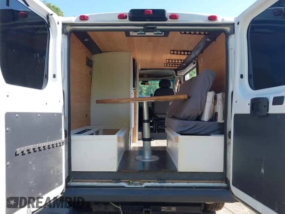 2016 Ram ProMaster Cargo z VIN 3C6TRVAGXGE132994, wystawiony jako IAAI lot #42539575 z przebiegiem 137 233 mil mil oraz . Historia ofert i sprzedaży dostępna na DreamBid. Obrazek 18.