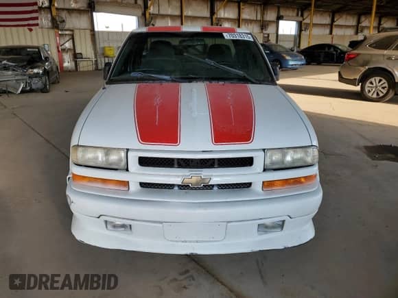 2001 Chevrolet S-10 LS Xtreme z VIN 1GCCS19W518120657, wystawiony jako Copart lot #70318315 z przebiegiem 85 609 mil mil oraz Szkoda całkowita • Salvage title. Historia ofert i sprzedaży dostępna na DreamBid. Obrazek 5.