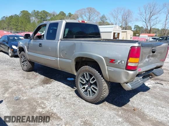 2003 GMC Sierra 1500 SLT z VIN 1GTEK19TX3E107129, wystawiony jako IAAI lot #41747356 z przebiegiem 267 536 mil mil oraz . Historia ofert i sprzedaży dostępna na DreamBid. Obrazek 3.