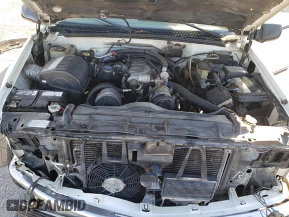 1998 Chevrolet Silverado 2500 z VIN 1GCGK29J0WE147043, wystawiony jako Copart lot #83372654 z przebiegiem 193 245 mil mil oraz Szkoda całkowita • Salvage title. Historia ofert i sprzedaży dostępna na DreamBid. Obrazek 11.