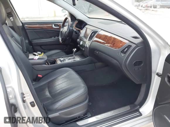 2013 Hyundai Equus Signature с VIN KMHGH4JHXDU066522, выставлен на аукционе IAAI как лот 43413127 с пробегом 97 363 миль миль и . История ставок и продаж доступна на DreamBid. Изображение 5.