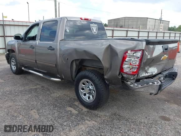2012 Chevrolet Silverado 1500 LS z VIN 3GCPCREA1CG237415, wystawiony jako IAAI lot #43135420 z przebiegiem 215 687 mil mil oraz . Historia ofert i sprzedaży dostępna na DreamBid. Obrazek 3.