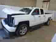 2018 Chevrolet Silverado 1500 Custom с VIN 1GCRCPEH6JZ100607, выставлен на аукционе Copart как лот 41499575 с пробегом Не указан миль и Списание • Salvage title. История ставок и продаж доступна на DreamBid. Изображение 1.