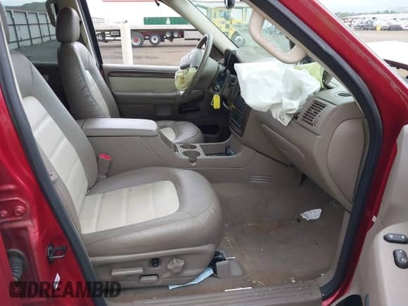 2003 Ford Explorer Eddie Bauer z VIN 1FMDU74K03UC30186, wystawiony jako IAAI lot #42373893 z przebiegiem 103 172 mil mil oraz . Historia ofert i sprzedaży dostępna na DreamBid. Obrazek 5.