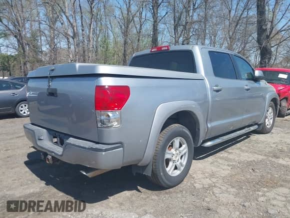 2007 Toyota Tundra Limited z VIN 5TBEV58167S468641, wystawiony jako IAAI lot #41864202 z przebiegiem 234 357 mil mil oraz . Historia ofert i sprzedaży dostępna na DreamBid. Obrazek 4.