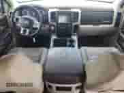 2014 Ram 1500 Laramie z VIN 1C6RR7VM0ES387931, wystawiony jako Copart lot #56866025 z przebiegiem 149 710 mil mil oraz Czysty tytuł • Clean title. Historia ofert i sprzedaży dostępna na DreamBid. Obrazek 8.