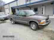 1998 Chevrolet S-10 LS с VIN 1GCCS19X0WK100710, выставлен на аукционе Copart как лот 61636495 с пробегом 216 032 миль миль и Списание • Salvage title. История ставок и продаж доступна на DreamBid. Изображение 10.