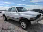 1997 Dodge 1500 z VIN 3B7HF13Z0VG741687, wystawiony jako Copart lot #67574195 z przebiegiem 250 721 mil mil oraz Czysty tytuł • Clean title. Historia ofert i sprzedaży dostępna na DreamBid. Obrazek 4.