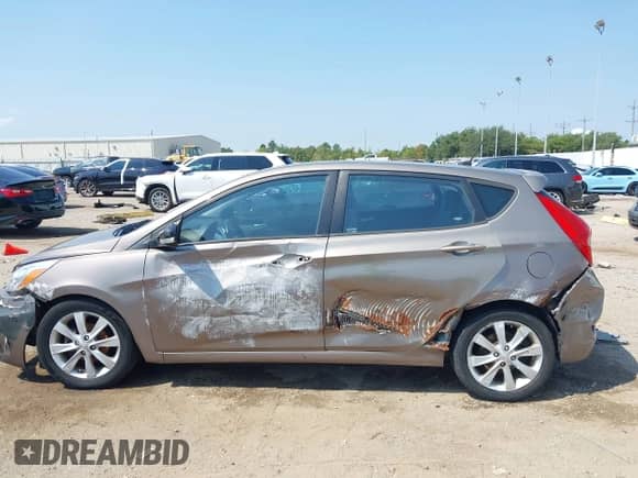 2014 Hyundai Accent SE с VIN KMHCU5AE3EU161592, выставлен на аукционе IAAI как лот 43249681 с пробегом 86 873 миль миль и . История ставок и продаж доступна на DreamBid. Изображение 14.