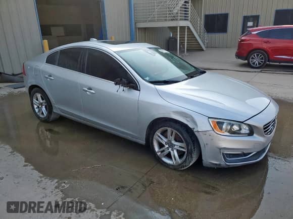 2015 Volvo S60 T5 Drive-E Premier с VIN YV126MFK4F1355600, выставлен на аукционе Copart как лот 68793115 с пробегом Не указан миль и Чистый • Clean title. История ставок и продаж доступна на DreamBid. Изображение 4.