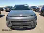 2025 Hyundai Kona SEL с VIN KM8HB3AB1SU211049, выставлен на аукционе Copart как лот 85685295 с пробегом 27 549 миль миль и Чистый • Clean title. История ставок и продаж доступна на DreamBid. Изображение 5.