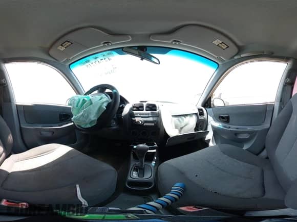 2005 Hyundai Accent GLS z VIN KMHCG45C55U608336, wystawiony jako IAAI lot #42743218 z przebiegiem 221 254 mil mil oraz . Historia ofert i sprzedaży dostępna na DreamBid. Obrazek 18.