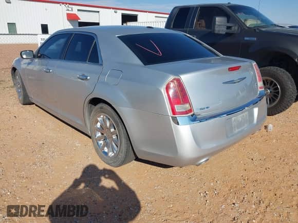 2012 Chrysler 300 Limited z VIN 2C3CCACG1CH309578, wystawiony jako IAAI lot #43423550 z przebiegiem 166 557 mil mil oraz . Historia ofert i sprzedaży dostępna na DreamBid. Obrazek 3.