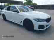 2021 BMW 5 Series 540i с VIN WBA53BJ04MCF97665, выставлен на аукционе IAAI как лот 42578697 с пробегом 26 081 миль миль и . История ставок и продаж доступна на DreamBid. Изображение 1.