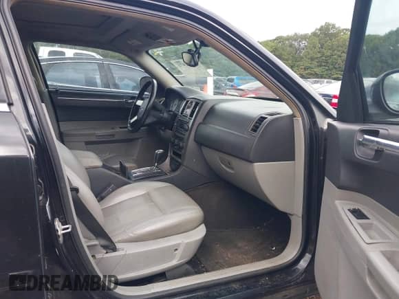 2007 Chrysler 300 Touring с VIN 2C3KA53G17H877702, выставлен на аукционе IAAI как лот 42991971 с пробегом 179 780 миль миль и . История ставок и продаж доступна на DreamBid. Изображение 5.