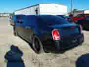 2013 Chrysler 300 S z VIN 2C3CCABG2DH561486, wystawiony jako IAAI lot #41608021 z przebiegiem 187 060 mil mil oraz . Historia ofert i sprzedaży dostępna na DreamBid. Obrazek 3.