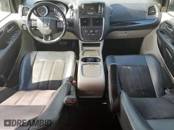 2019 Dodge Grand Caravan SXT with VIN 2C4RDGCG5KR735630, listed as a Copart auction lot 81633725 with 125,428 mi miles and Salvage title. Bid and sale history available at DreamBid. Image 8.