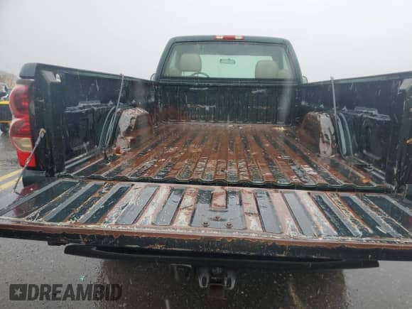 2006 Chevrolet Silverado 2500HD LS с VIN 1GCHC24U96E246205, выставлен на аукционе Copart как лот 85407645 с пробегом 151 083 миль миль и Чистый • Clean title. История ставок и продаж доступна на DreamBid. Изображение 10.