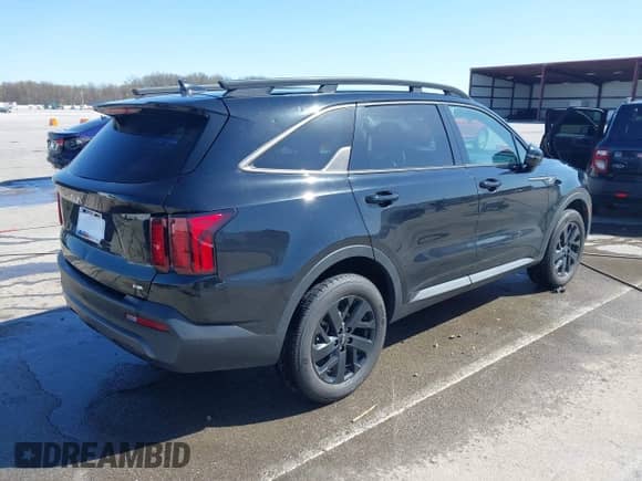 2023 Kia Sorento X-Line S z VIN 5XYRLDLC1PG165863, wystawiony jako IAAI lot #41952392 z przebiegiem 74 827 mil mil oraz . Historia ofert i sprzedaży dostępna na DreamBid. Obrazek 4.