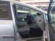 2015 Toyota Prius Two z VIN JTDZN3EU1FJ028933, wystawiony jako IAAI lot #43226233 z przebiegiem 177 350 mil mil oraz . Historia ofert i sprzedaży dostępna na DreamBid. Obrazek 5.